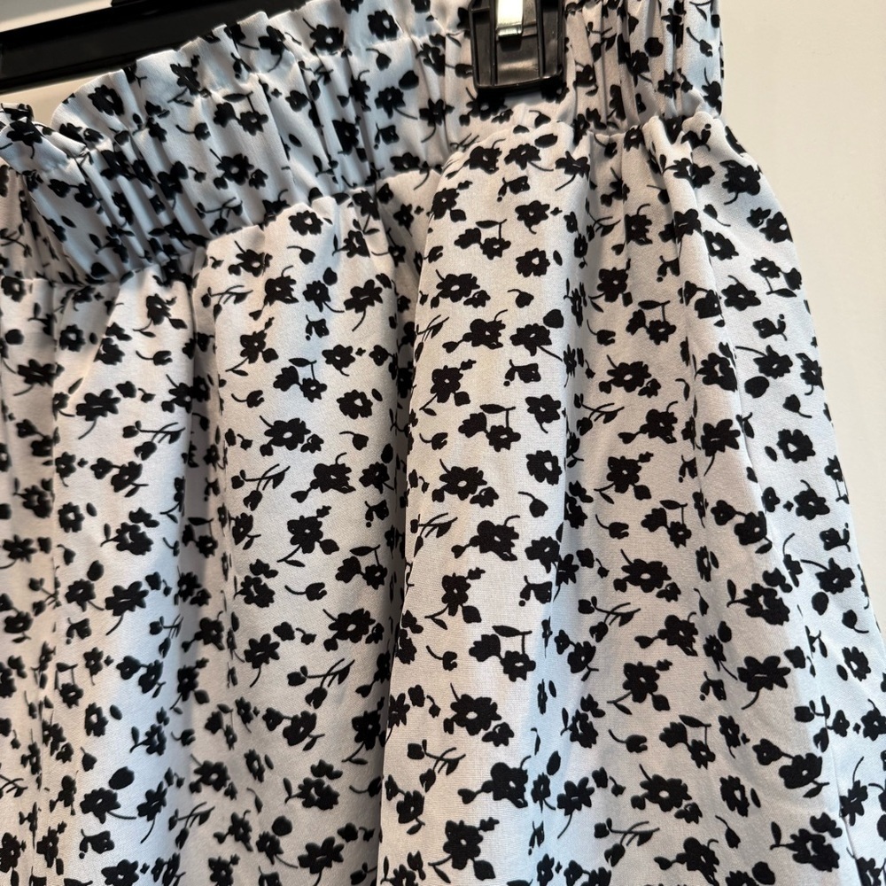 Black and White Floral Shorts - Picture 6 of 6